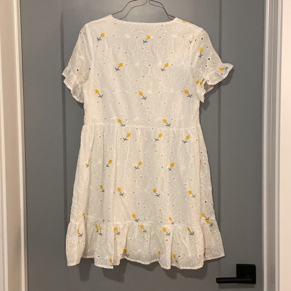 V-neck Ruffle Floral Dress - Picture 4 of 4